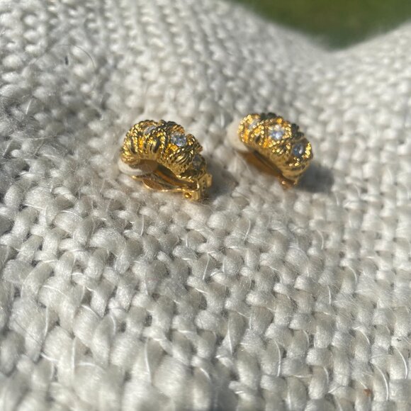Joan Rivers VTG Gold Tone Clip On Rhinestone Ear Hug Hoop Earrings glam mobwife - Picture 7 of 9